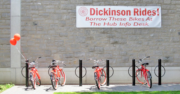Dickinson College is one of many campuses that has implemented a bike sharing program to entice students and staff to choose biking over driving. (Flickr/oppositeofsuper)