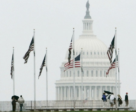 Tourists walk by the dome of the Capitol building in Washington, DC. ((AP/Pablo Martinez Monsivais))
