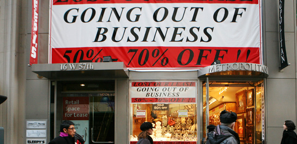 People pass a jewelry store that is going out of business in New York. (AP/Mark Lennihan)