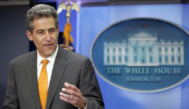 Dr. Richard Besser, Acting Director of the Centers for Disease Control and Prevention, speaks in the White House Press Briefing Room during a news conference to discuss swine flu on April 26, 2009. (AP/Pablo Martinez Monsivais)