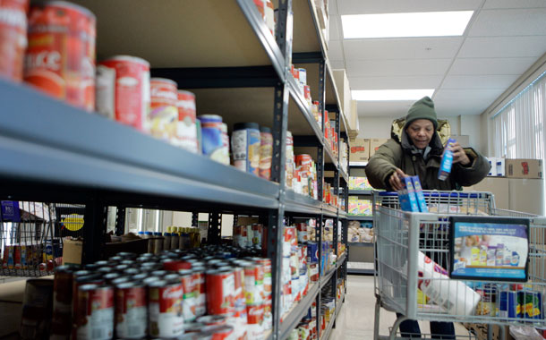 Roberta Graves looks through the food pantry line at the Salvation Army on March 19, 2009 in Columbus, Ohio. (AP/Kiichiro Sato)