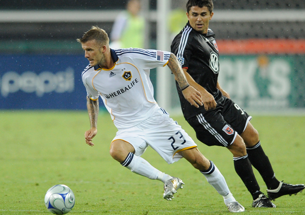 Los Angeles Galaxy's David Beckham (23) moves the ball against D.C. United's Jaime Moreno, right, during the first half of a MLS soccer game on August 22, 2009, in Washington. (AP/Nick Wass)