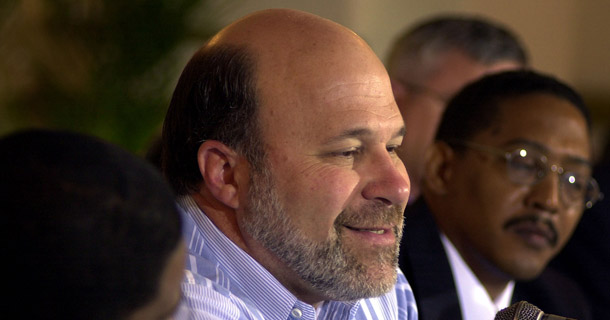 American Farm Bureau President Bob Stallman (above center) is urging farmers to join a “Don’t Cap Our Future” campaign by sending farm caps with that message to legislators. (AP/Cristobal Herrera)