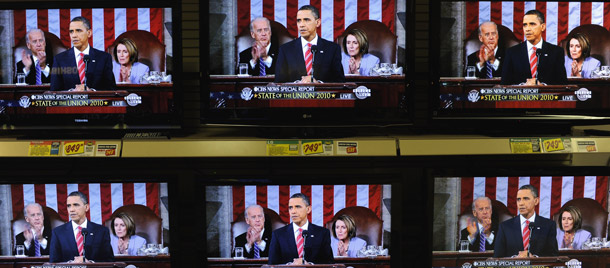 Television screens broadcast President Obama's State of the Union address. (AP/Jeff Bennett)