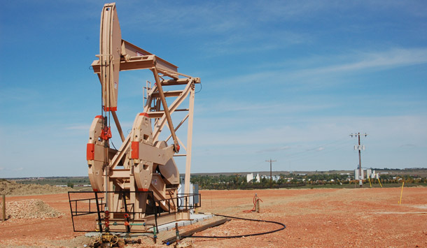 A new oil well operates on the outskirts of Parshall, ND, in 2008. President Obama’s 2011 budget proposes to eliminate nine different tax expenditures that primarily benefit oil and gas companies. (AP/James MacPherson)