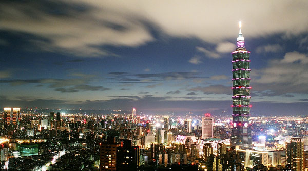 Scott Lilly discusses U.S.-Taiwan-China relations before a public forum hosted by the American Institute in Taiwan, located in Taiwan's capital city, Taipei. (Flickr/Orange Tuesday)