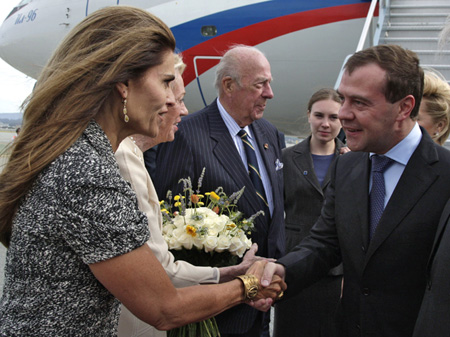 Russian President Dmitri Medvedev and California first lady Maria Shriver, left, shake hands during a welcome ceremony in San Francisco on June 22, 2010. Medvedev is in California for a visit to Silicon Valley. (AP/Dmtiry Astakhov)