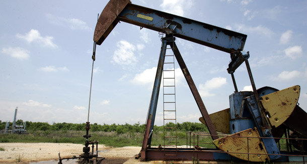 An oil pump sits idle along the Texas Gulf Coast. The oil subsidies Sen. Bernie Sanders (I-VT), the president’s budget, and other lawmakers propose eliminating pay companies to find and produce oil. Eliminating them will have little if any effect on consumer prices. (AP/Pat Sullivan)