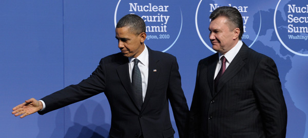 President Barack Obama walks with Ukraine President Viktor Yanukovych during the official arrivals for the Nuclear Security Summit in Washington on April 12, 2010. (AP/Susan Walsh)
