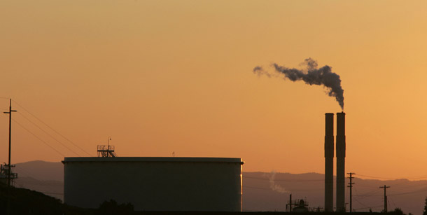 The Conoco Oil Refinery in Rodeo, CA, is seen. The deep recession, unified and uncompromising opposition in the Senate, and big spending by oil, coal, and other energy interests all had big roles in preventing climate legislation from moving through the Senate this year. (AP/Rich Pedroncelli)