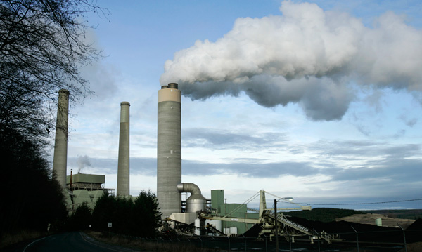 The nation’s fossil fuel power plants, such as this coal-fueled plant in Washington pictured above, and oil refineries are collectively responsible for 40 percent of U.S. greenhouse gas emissions per year. (AP/Ted S. Warren)