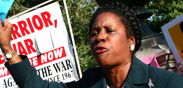 La Representante Sheila Jackson Lee (D-TX) indicó en el pleno de la Cámara el viernes que los miembros del Congreso se niegan a aumentar el límite de la deuda porque el presidente es afroamericano. (Flickr/<a href=