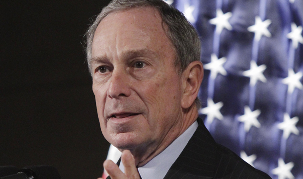 El alcalde de Nueva York Michael Bloomberg anunció este mes una nueva iniciativa para hacerle frente a los retos económicos que enfrentan los hombres jóvenes latinos y afroamericanos en la ciudad. (AP/Richard Drew)