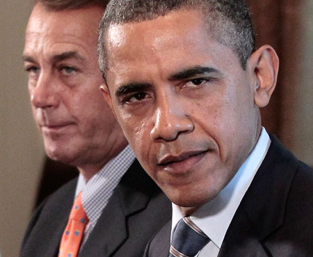El Presidente Barack Obama, con el Presidente de la Cámara de Representantes John Boehner de Ohio, toman parte en una reunión con el liderazgo del Congreso en la Casa Blanca en Washington. (AP/Pablo Martinez Monsivais)