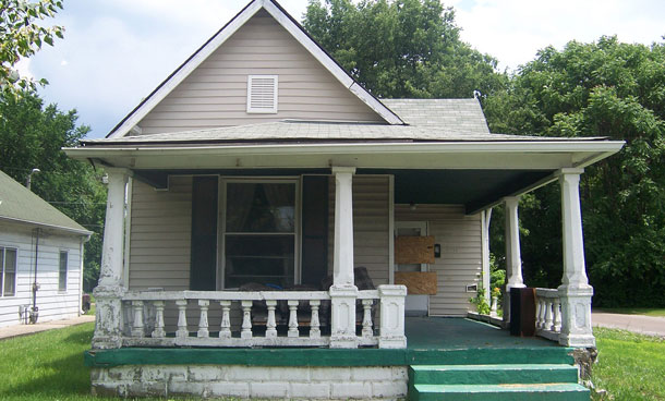 A rental house in Indiana in bad need of being rehabilitated. Converting real-estate owned houses into affordable rental properties could help meet the demand for such housing. (Flickr/mobilene)