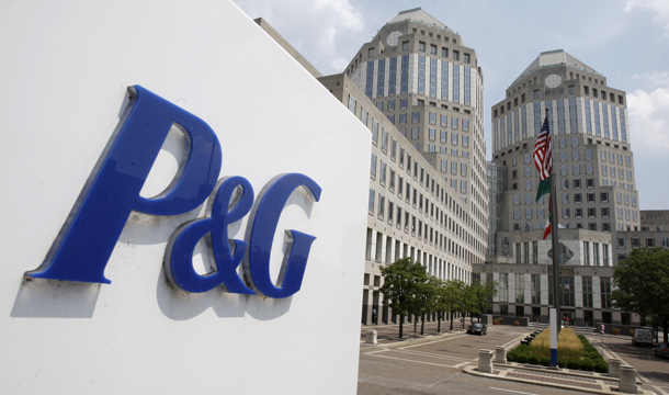 La sede de Procter & Gamble Co. En Cincinnati el 2 de agosto, 2010. En 2010, $4,2 mil millones en ingresos fueron generados por compañías en la lista Fortune 500 que fueron fundadas por inmigrantes y sus hijos, así como Procter & Gamble. Estas compañías representan el 40 por ciento de todas las compañías en la lista Fortune 500. (AP/Al Behrman)