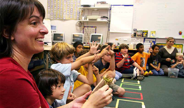 Laura Donner, combined first- and second-grade teacher, explains a yarn project with her students at the Santa Barbara Charter School in Goleta, California. (AP/Michael A. Mariant)