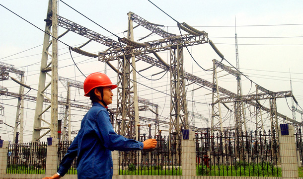 A worker walks past a transformer station at Wujing Thermal Power Plant of Shanghai Electric Power Company in Shanghai, China. At the 2011 Smart Grid World Forum in Beijing late last month, China’s State Grid Corporation announced plans to invest $250 billion in electric power infrastructure upgrades over the next five years, of which $45 billion is earmarked for smart grid technologies. (AP/Eugene Hoshiko)