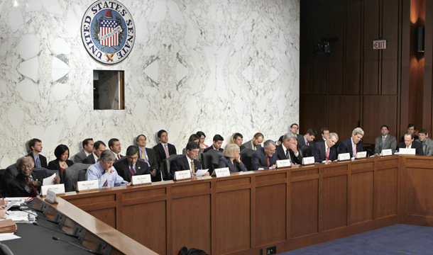 Miembros del panel de Comité sobre la Reducción del Déficit conducen una audiencia pública en el Capitolio en Washington el 26 de Octubre del 2011. (AP/J. Scott Applewhite)