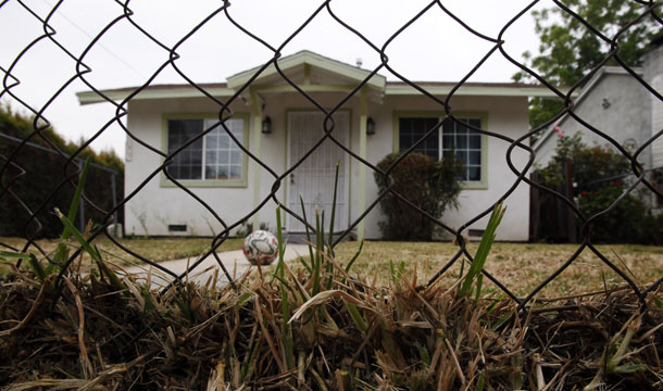 A home that is listed as in foreclosure is seen in Los Angeles, California. (AP/Reed Saxon)