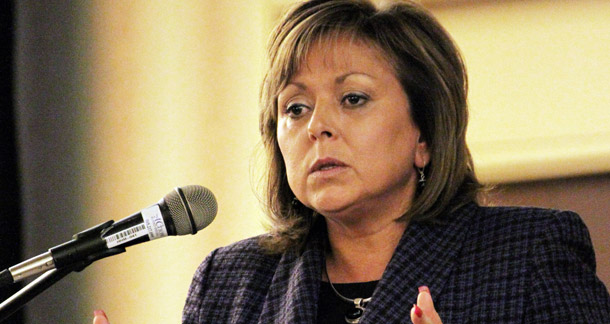 Nuevo México eligió a Susana Martínez (R) en el año 2010 como su primera gobernadora Latina (y la primera gobernadora latina en el país). Notablemente, Martínez ganó sólo el 38 por ciento del voto latino, mientras que su contrincante Diane Denish (D) ganó el 61 por ciento. (AP/Susan Montoya Bryan)
