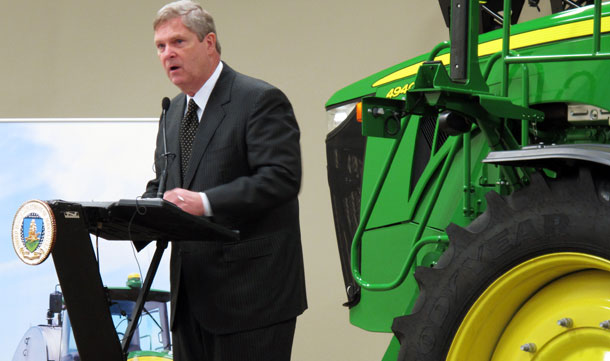 U.S. Agriculture Secretary Tom Vilsack speaks about the 2012 farm bill to about 100 employees at the John Deere Des Moines Works in Ankeny, Iowa.
<br /> (AP Photo/Michael J. Crumb)