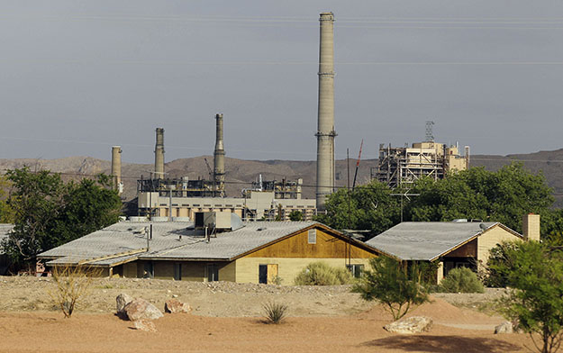 The Reid-Gardner power station is seen just beyond homes on the Moapa Indian Reservation, in Moapa, Nevada. (AP/Julie Jacobson)