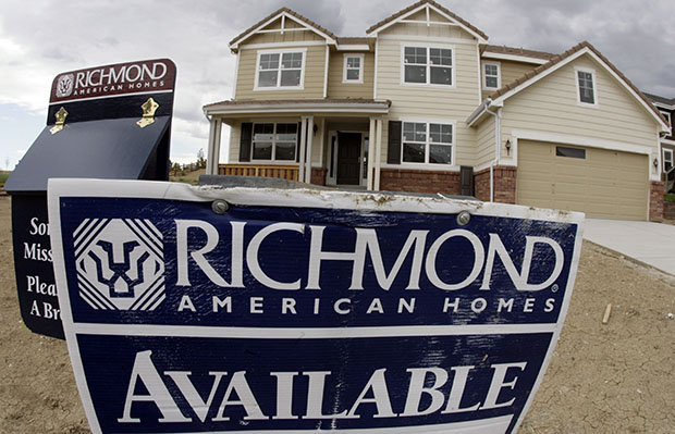 A sign promotes the availability of a new home in Aurora, Colorado, on Sunday, August 19, 2007. (AP/David Zalubowski)