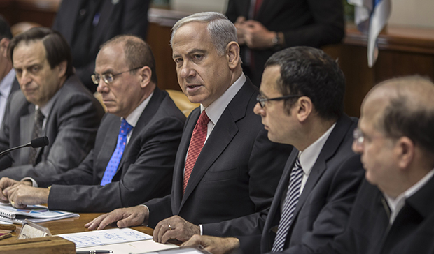 Israeli Prime Minister Benjamin Netanyahu, center, chairs the weekly cabinet meeting in his Jerusalem offices, Sunday, February 3, 2013. (AP/Oliver Weiken)