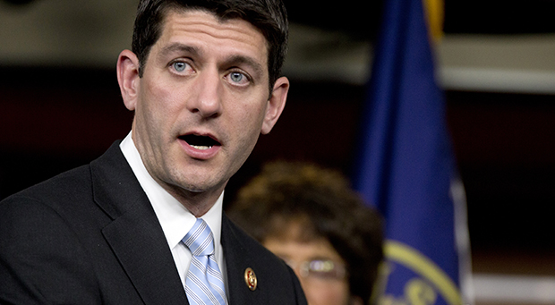 El Presidente del Comité de Presupuesto de la Cámara Paul Ryan (R-WI) habla sobre la resolución del presupuesto del 2014 el martes 12 de marzo de 2013, durante una rueda de prensa en el Capitolio en Washington. (AP/Carolyn Kaster)