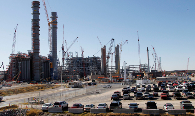 Vehicles fill the parking lots at Mississippi Power's Kemper County energy facility near DeKalb, Mississippi. (AP/Rogelio V. Solis)