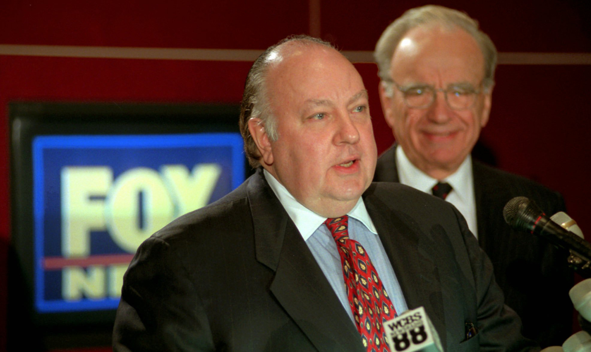 Roger Ailes, left, answers questions after Rupert Murdoch, right, announced Ailes would lead Fox News in 1996. (AP/Richard Drew)