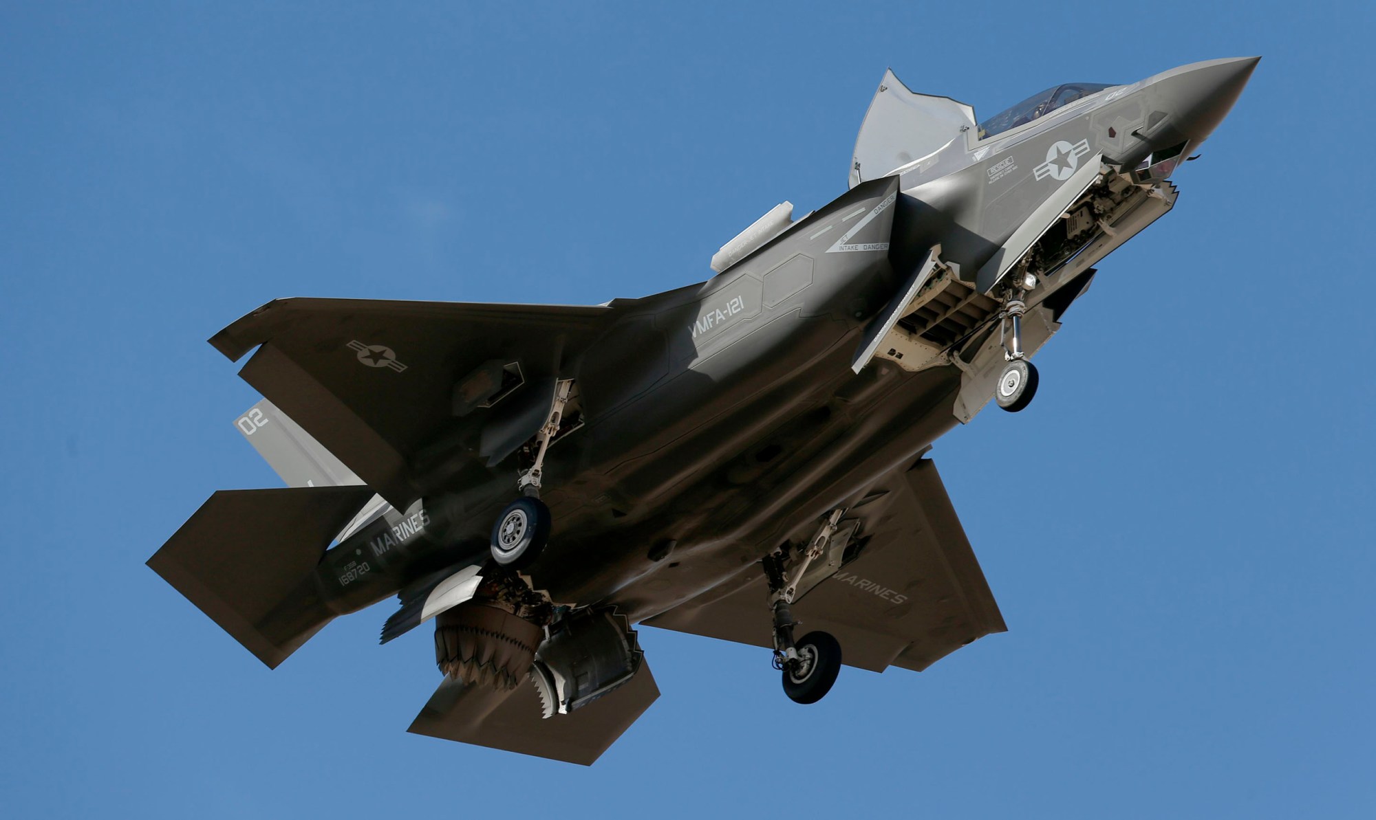 An F-35B fighter jet flies into Luke Air Force Base in Goodyear, Arizona. (AP/Ross D. Franklin)