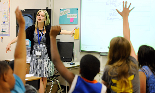 Amy Lawson, a fifth-grade teacher at Silver Lake Elementary School in Middletown, Delaware, teaches an English language arts lesson Tuesday, October 1, 2013. The school has begun implementing the national Common Core State Standards for academics. (AP/Steve Ruark)