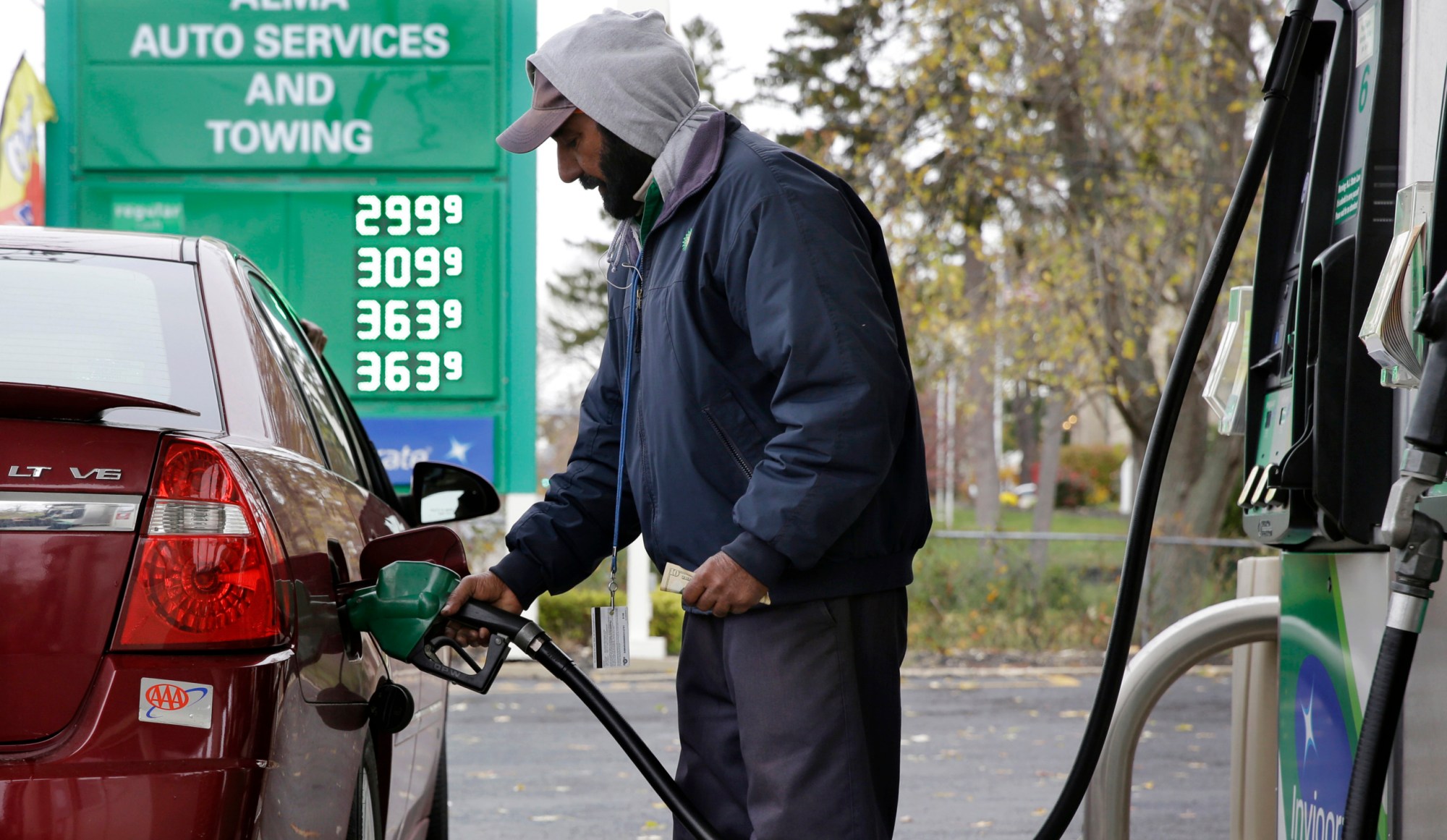 Lifting the crude oil export ban, as some Big Oil companies are lobbying to do, could raise gasoline prices at filling stations such as this BP in Lakewood, New Jersey. (AP/Mel Evans)