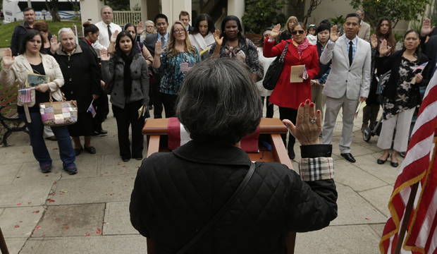 Mari Carmen Jorden, district director of the U.S. Citizenship and Immigration Services, administers the oath of citizenship during a naturalization ceremonies in Sacramento, California. (AP/Rich Pedroncelli)
