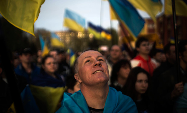 A Ukrainian man attends a pro-Ukrainian demonstration in Donetsk, Ukraine, Thursday, April 17, 2014. (AP/Manu Brabo)