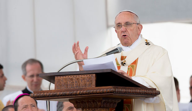 Pope Francis celebrates an open-air mass in front of Italy’s largest war memorial, September 2014. (AP/Paolo Giovannini)