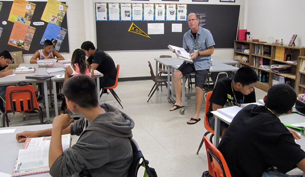 Dennis Tynan teaches a ninth grade social studies class at Nakakuli High and Intermediate School in Waianae, Hawaii, August 2013. (AP/Jennifer Sinco Kelleher)