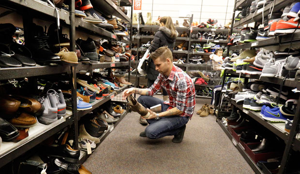 Customers shop at Nordstrom Rack in Schaumburg, Illinios, January 2015. (AP/Nam Y. Huh)