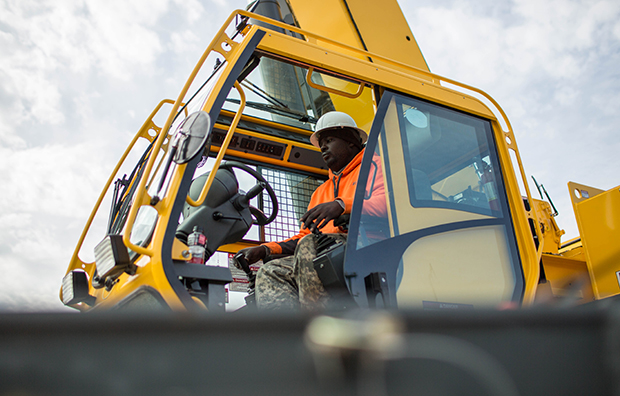 Former student Nathaniel Simmons operates a crane during a day of training at Georgia College of Construction, November 25, 2014. (AP/Branden Camp)