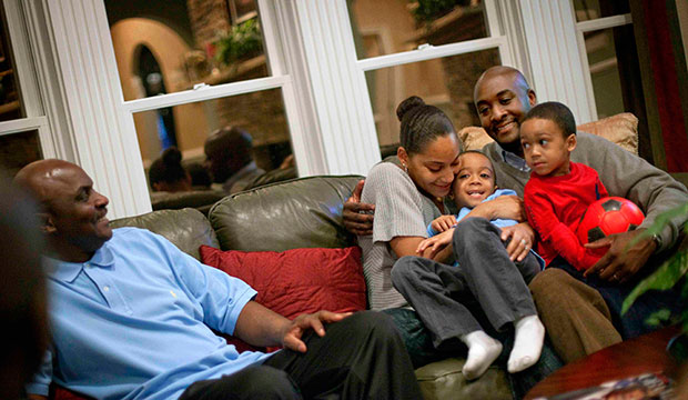 Shelton Haynes, 33, far right, sits with his wife Tiisha, sons Jamir, 2, right, and Jayden, 4, while sitting with his father Cleveland Haynes Jr., left, on a visit to his parents' home in Duluth, Georgia, in 2011. (AP/David Goldman)