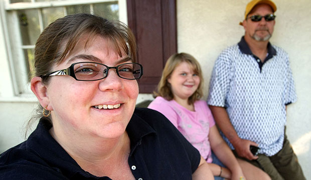 Working mother Sunita Clark, left, poses with her 10-year-old daughter Ruby, center, and husband Mark, September 2007, in Columbus, Ohio. (AP/Terry Gilliam)