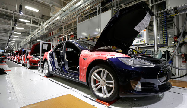 Tesla Model S cars are shown in the Tesla factory in Fremont, California, on May 14, 2015. (AP/Jeff Chiu)