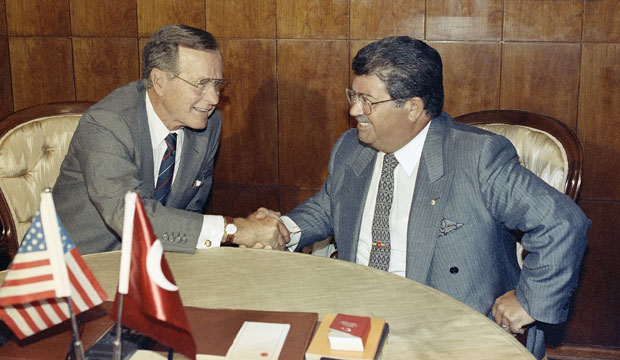 U.S. President George H.W. Bush meets with Turkish President Turgut Özal prior to talks in Ankara on July 20, 1991. (AP)