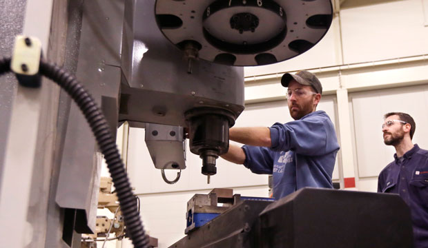 Brad Bancroft operates a mill during Lansing Community College's advanced precision machining class on February 11, 2015. (AP/Carlos Osorio)