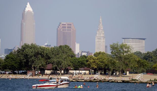 Boaters and swimmers cool off in Lake Erie at Edgewater Beach in Cleveland on September 10, 2013. (AP/Mark Duncan)