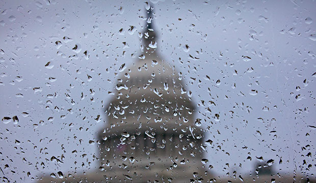 Wet weather blows into Capitol Hill in Washington, Wednesday, November 27, 2013. (AP/J. Scott Applewhite)