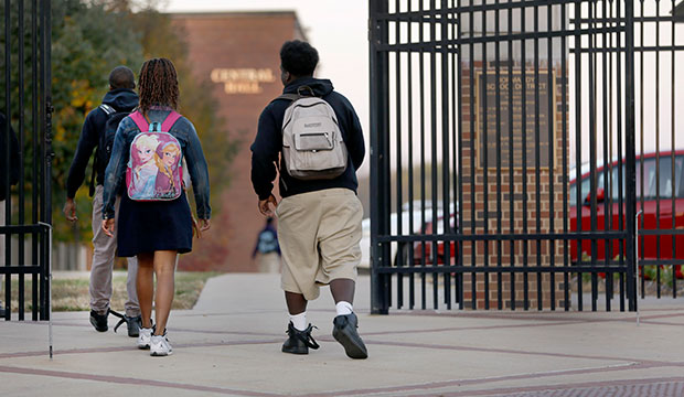 Students arrive for class at a St. Louis high school, October 22, 2015. (AP/Jeff Roberson)