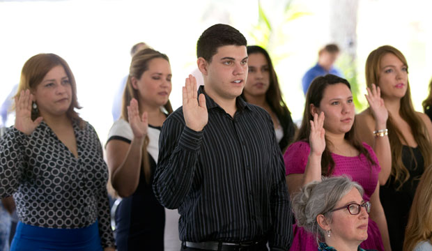 New citizens take the Oath of Allegiance during a U.S. Citizenship and Immigration Services naturalization ceremony in July, 2015. (AP/Wilfredo Lee)